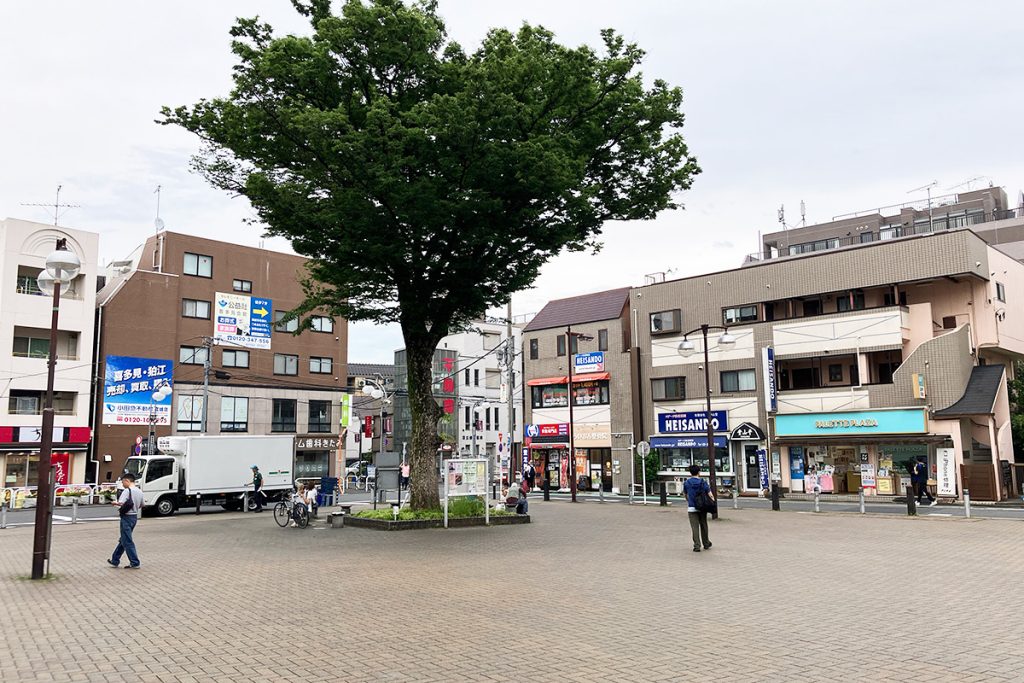 喜多見駅南側広場